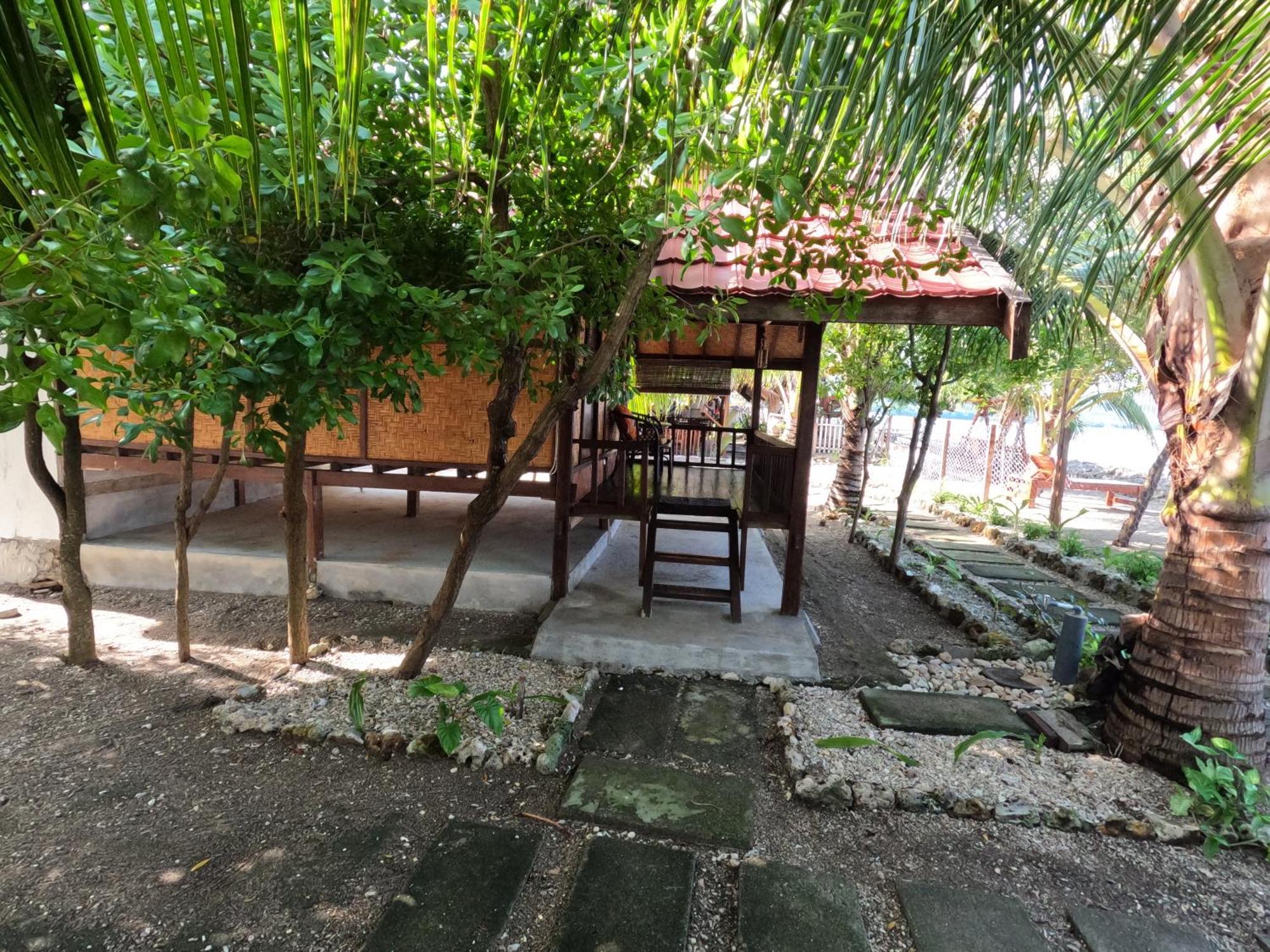 Maryan Moyo Bungalows & Resto Moyo Island 외부 사진